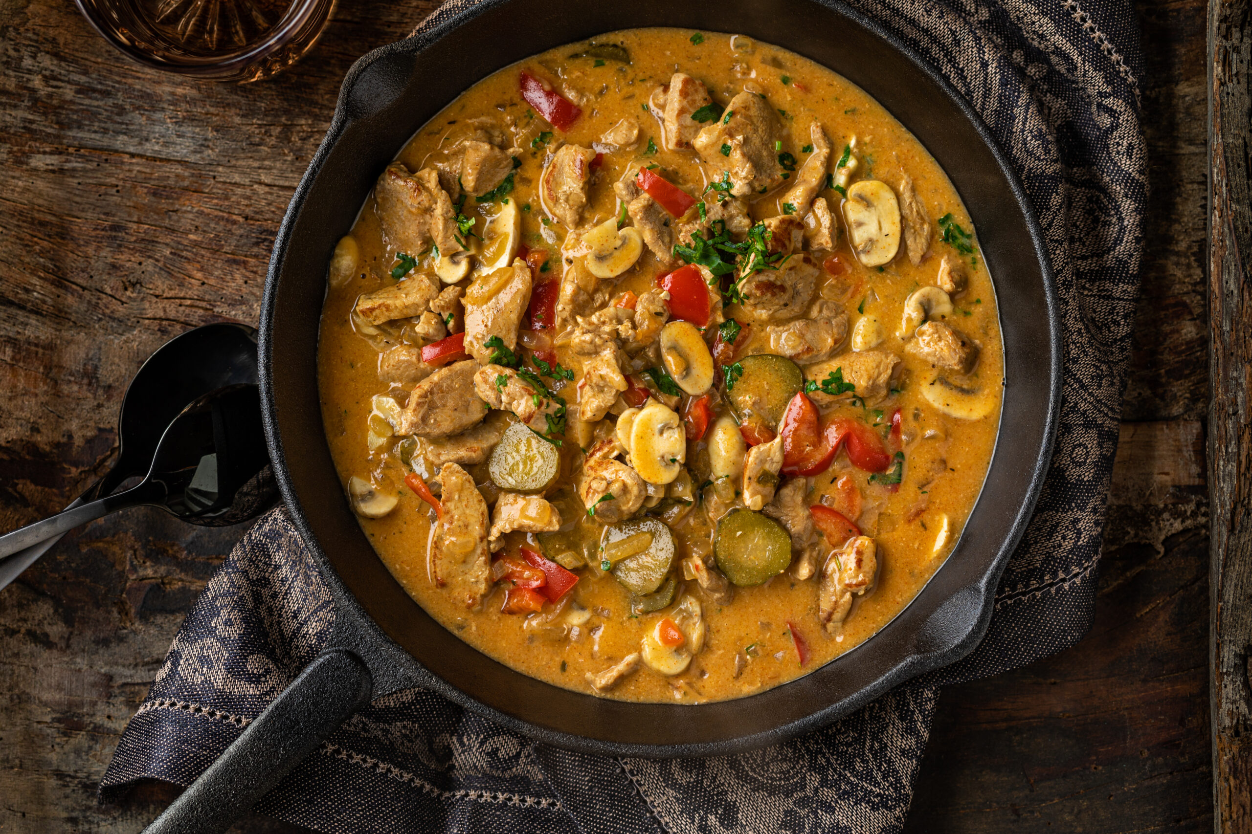 Émincé de bœuf et sauce à la crème et au paprika - Recette | Swissmilk