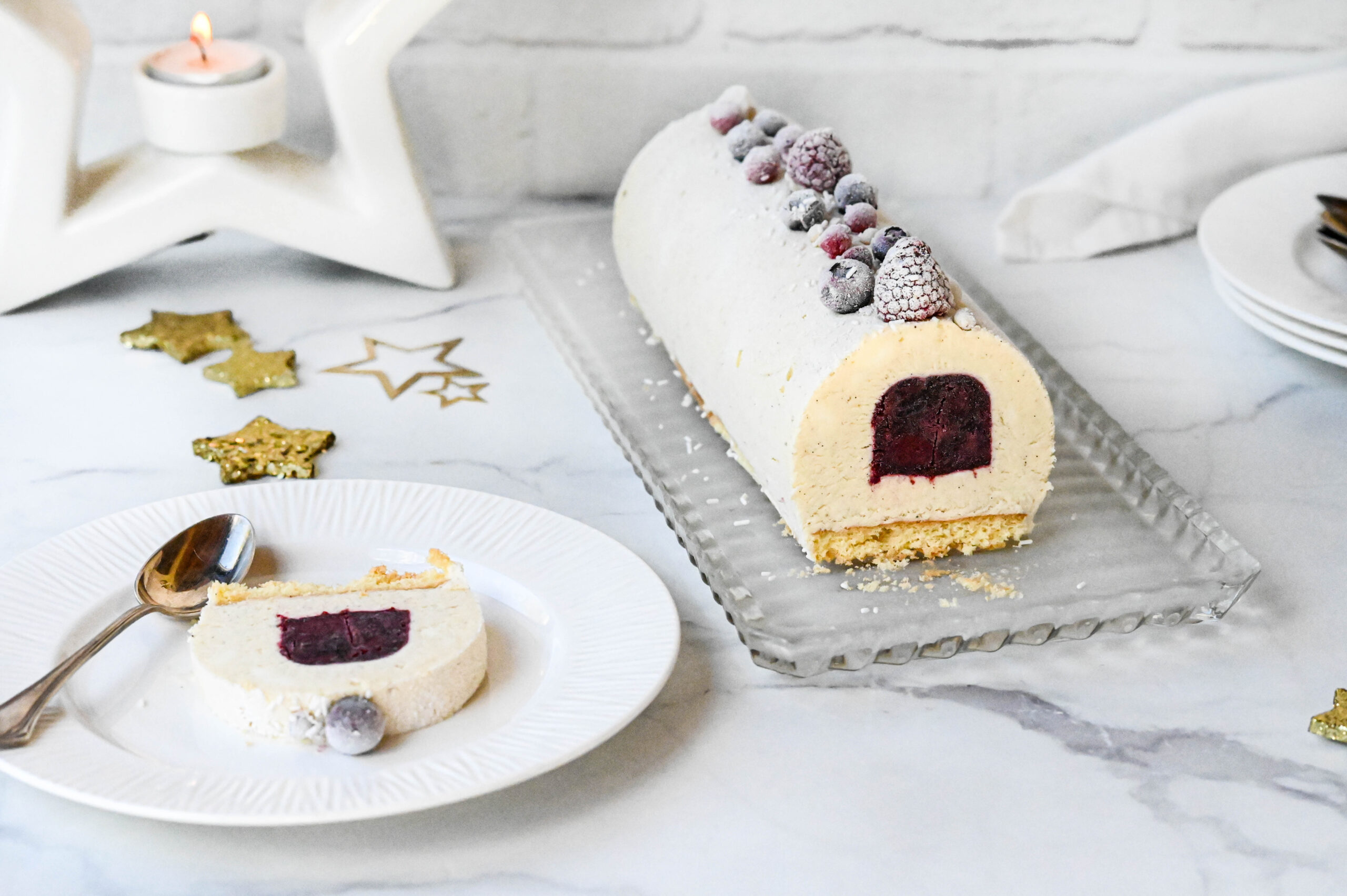 Bûche de Noël glacée aux fruits rouges