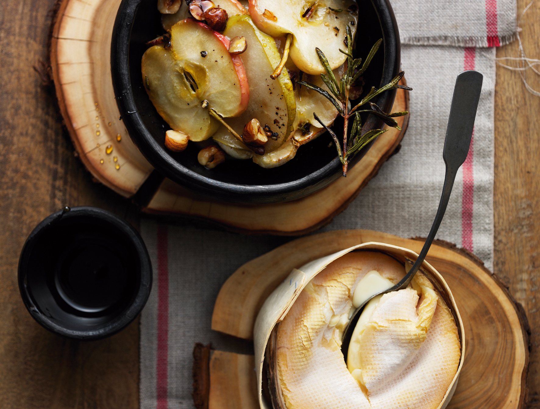 Vacherin Mont-d'Or mit Bratobst