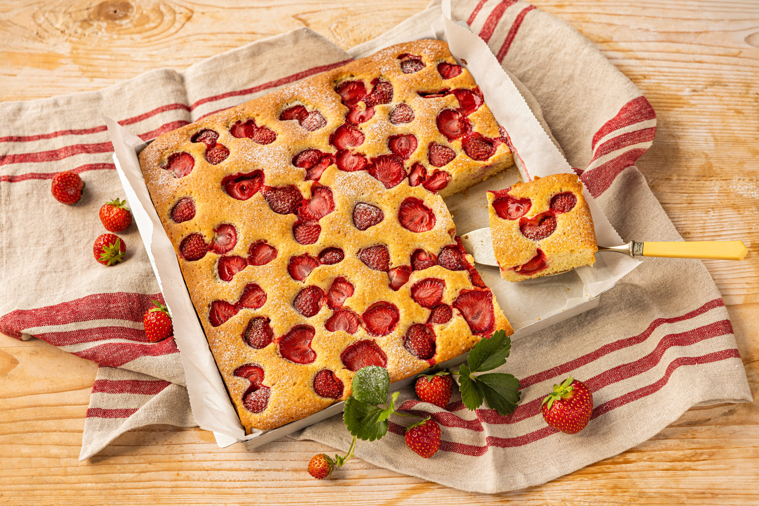 Gâteau sur plaque aux fraises 