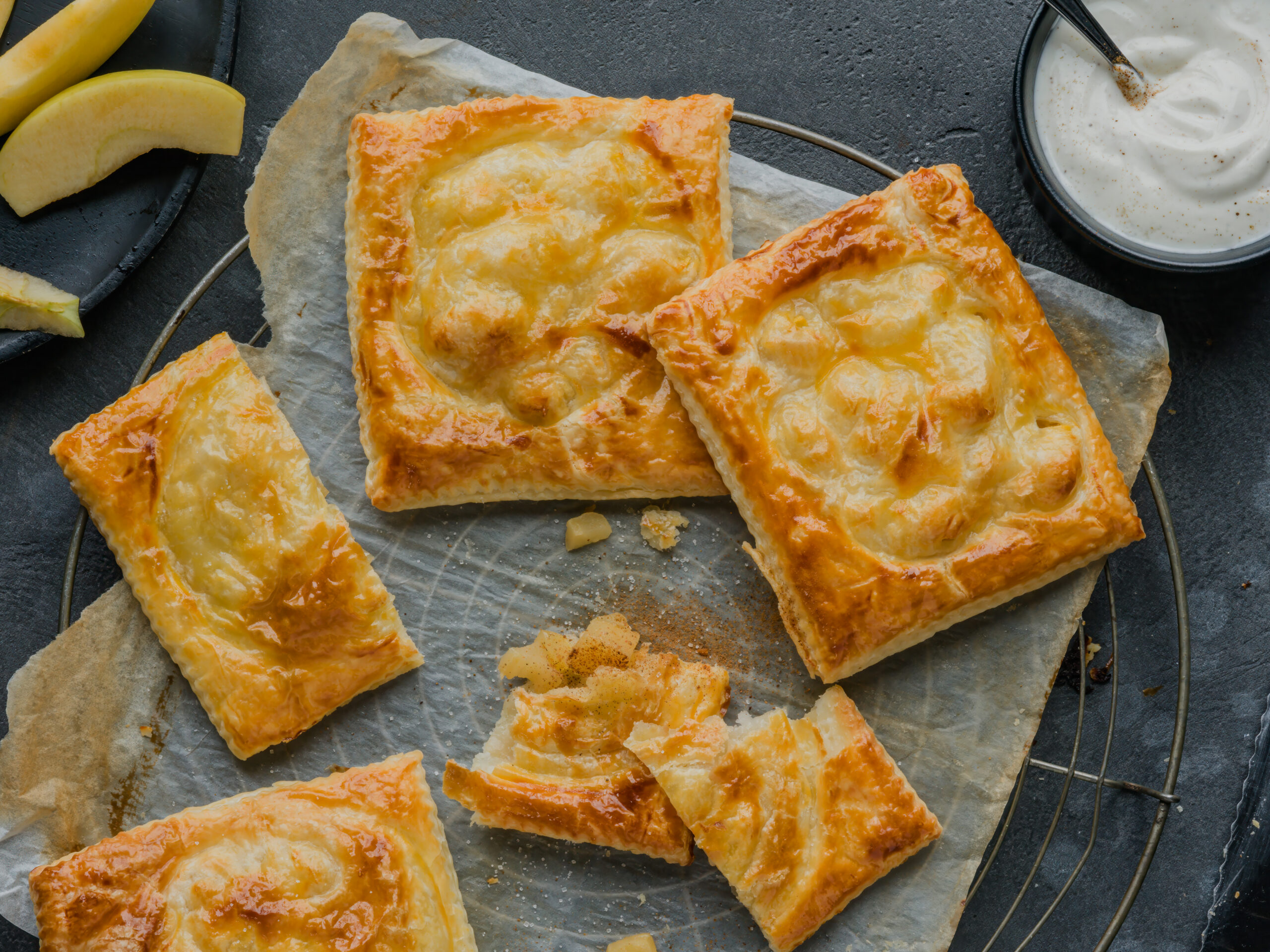 Chaussons aux pommes et séré à la cannelle